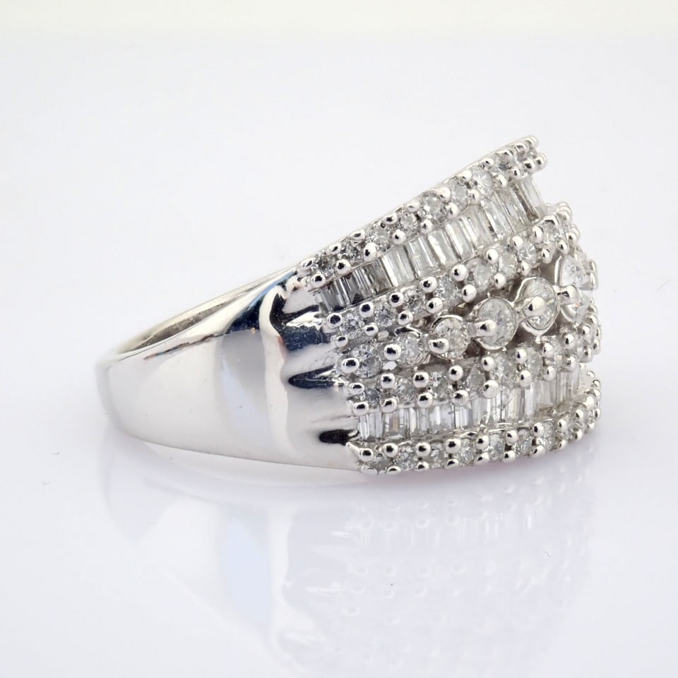 Natural Diamond 18K White Gold Ring - 8
