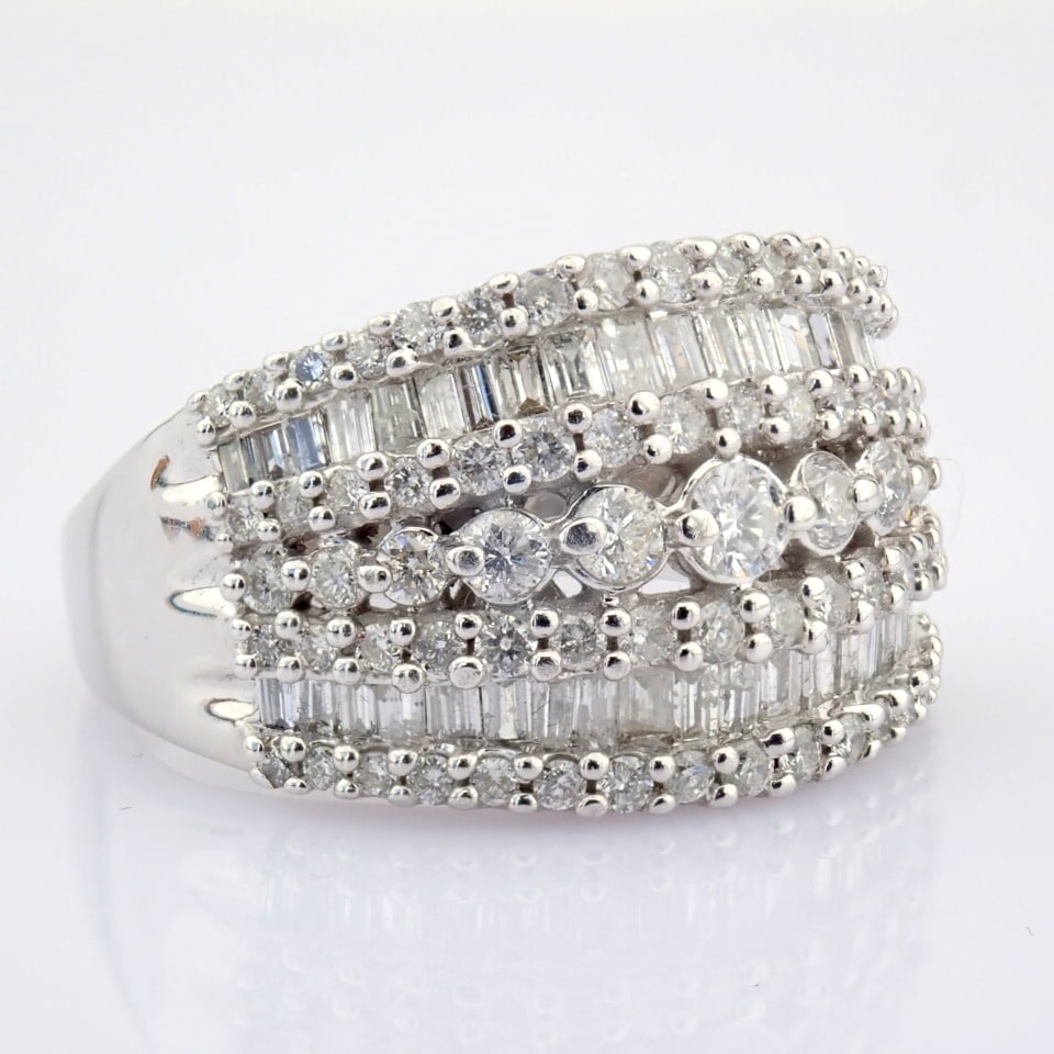 Natural Diamond 18K White Gold Ring - 9