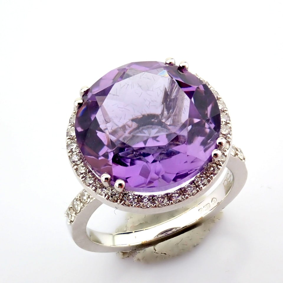 Natural Diamond 18K White Gold Ring: Title: Natural Diamond 18K White Gold Ring Description: 18k Cluster ring detailed with amethyst and brilliant diamonds -------------------------------------------------- • METALS AND W
