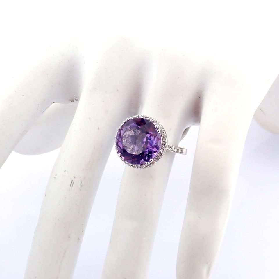 Natural Diamond 18K White Gold Ring - 9