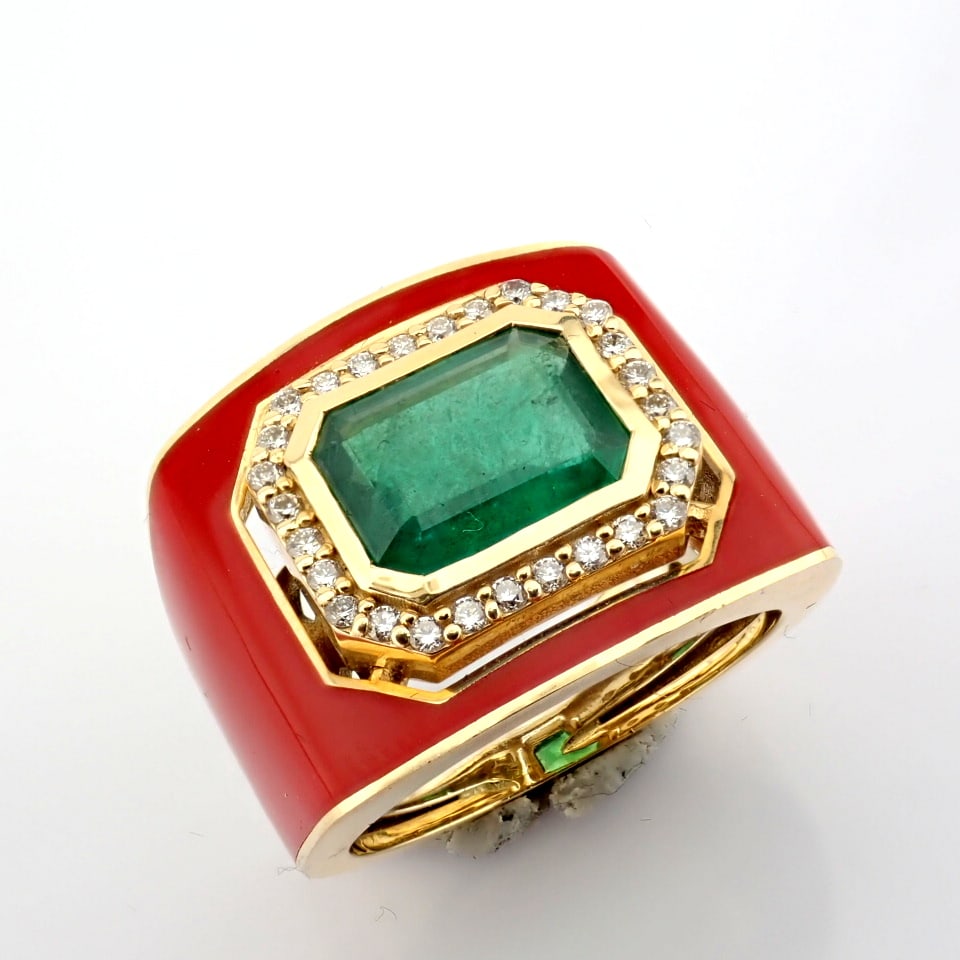Natural Diamond 14K Yellow Gold Ring: Title: Natural Diamond 14K Yellow Gold Ring Description: A luxurious gold ring featuring red laser enamel, elegantly adorned with vibrant emerald and brilliant diamonds