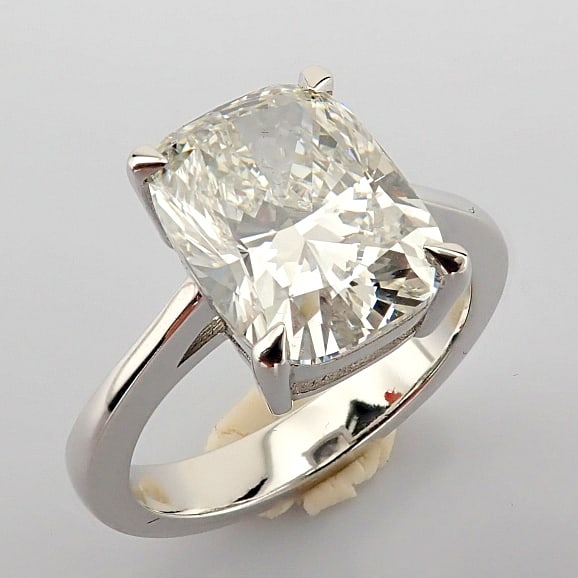 Cushion Cut Lab-Grown Diamond Ring - 4.01 Total Carat (IGI Certified): Title: Cushion Cut Lab-Grown Diamond Ring - 4.01 Total Carat (IGI Certified) Description: -------------------------------------------------- METALS AND WEIGHTS : -14K White Gold 4.63 g