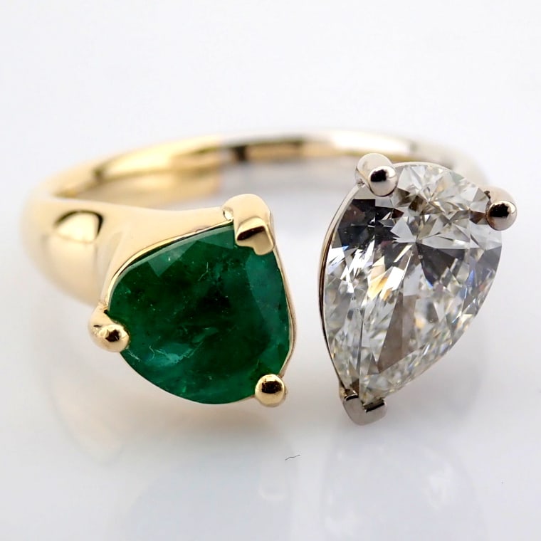 Pear Cut Lab-Grown Diamond Ring - 2.54 Total Carat (IGI Certified): Title: Pear Cut Lab-Grown Diamond Ring - 2.54 Total Carat (IGI Certified) Description: -------------------------------------------------- METALS AND WEIGHTS : -14K Yellow/White Gold 4.86 gr