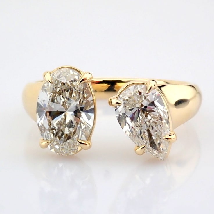 Oval Cut Lab-Grown Diamond Ring - 2.26 Total Carat (IGI Certified): Title: Oval Cut Lab-Grown Diamond Ring - 2.26 Total Carat (IGI Certified) Description: -------------------------------------------------- METALS AND WEIGHTS : -14K Yellow Gold 4.84 gr