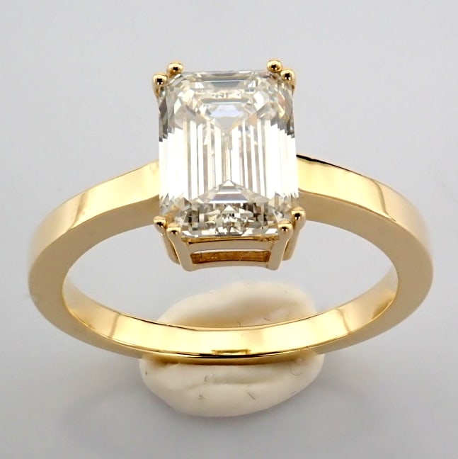 Emerald Cut Lab-Grown Diamond Ring - 2.1 Total Carat (IGI Certified): Title: Emerald Cut Lab-Grown Diamond Ring - 2.1 Total Carat (IGI Certified) Description: -------------------------------------------------- METALS AND WEIGHTS : -14K Yellow Gold 3.21 g