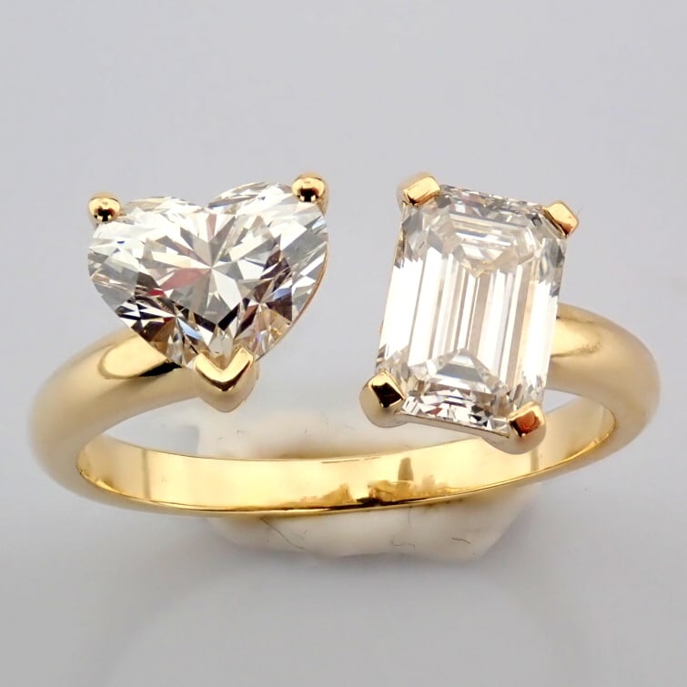 Heart Cut Lab-Grown Diamond Ring - 2.09 Total Carat (IGI Certified): Title: Heart Cut Lab-Grown Diamond Ring - 2.09 Total Carat (IGI Certified) Description: -------------------------------------------------- METALS AND WEIGHTS : -14K Yellow Gold 3.01 gr