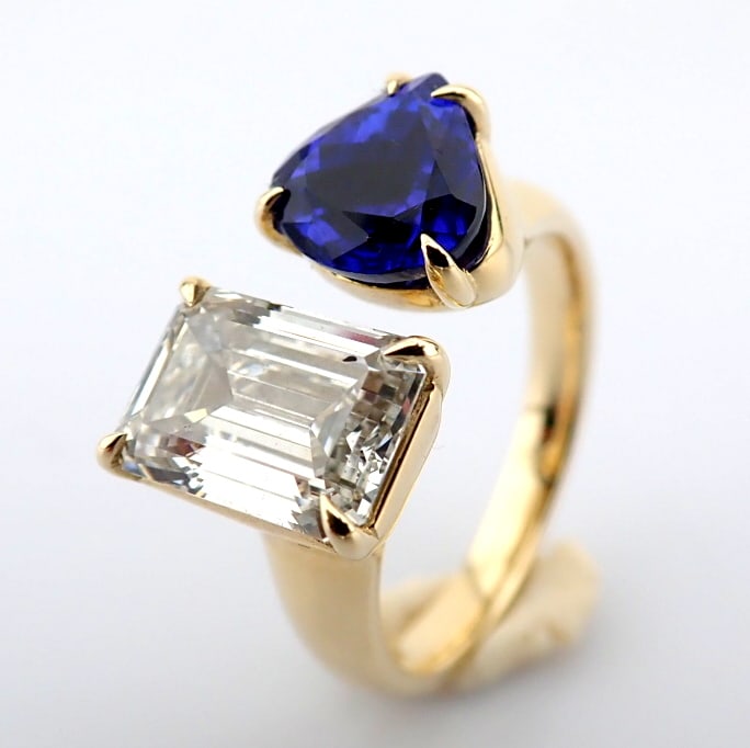 Emerald Cut Lab-Grown Diamond Ring - 5.04 Total Carat (IGI Certified): Title: Emerald Cut Lab-Grown Diamond Ring - 5.04 Total Carat (IGI Certified) Description: -------------------------------------------------- METALS AND WEIGHTS : -14K Yellow Gold 5.19