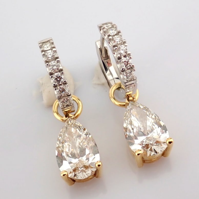 Pear Cut Lab-Grown Diamond Earring - 3.85 Total Carat (IGI Certified): Title: Pear Cut Lab-Grown Diamond Earring - 3.85 Total Carat (IGI Certified) Description: -------------------------------------------------- METALS AND WEIGHTS : -14K Yellow /White Gold 5.08 gr