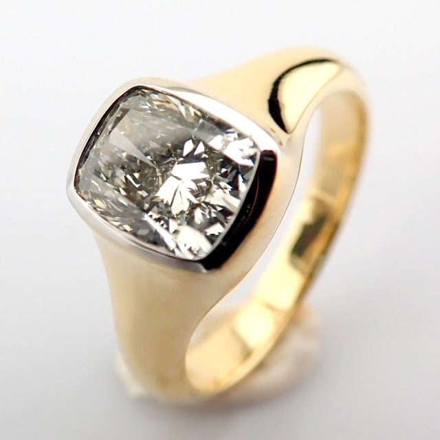 Cushion Cut Lab-Grown Diamond Ring - 1.43 Total Carat (IGI Certified): Title: Cushion Cut Lab-Grown Diamond Ring - 1.43 Total Carat (IGI Certified) Description: -------------------------------------------------- METALS AND WEIGHTS : -14K Yellow Gold 5.75