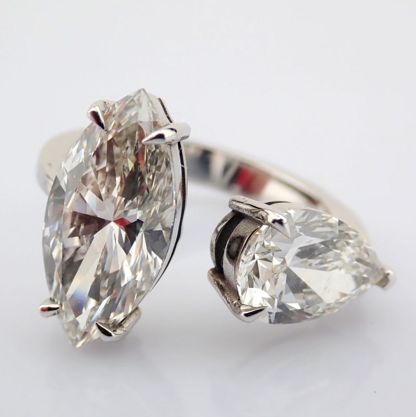 Marquise Cut Lab-Grown Diamond Ring - 4.9 Total Carat (IGI Certified): Title: Marquise Cut Lab-Grown Diamond Ring - 4.9 Total Carat (IGI Certified) Description: -------------------------------------------------- METALS AND WEIGHTS : -14K White Gold 4.22 gr