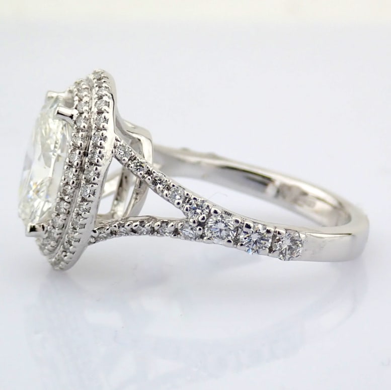 Oval Cut Lab-Grown Diamond Ring - 2.65 Total Carat (IGI Certified) - 4