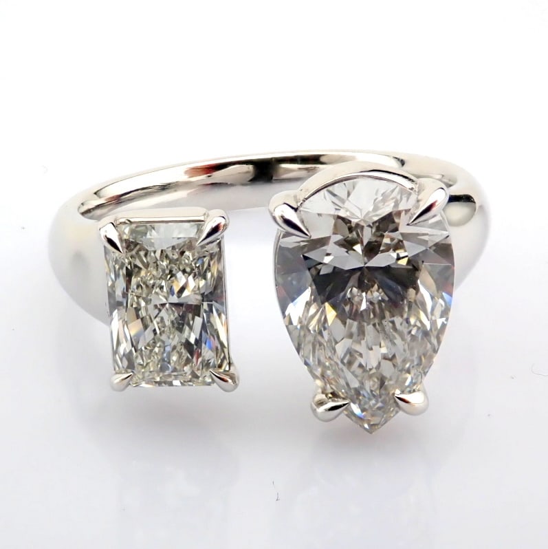 Pear Cut Lab-Grown Diamond Ring - 2.89 Total Carat (IGI Certified): Title: Pear Cut Lab-Grown Diamond Ring - 2.89 Total Carat (IGI Certified) Description: -------------------------------------------------- METALS AND WEIGHTS : -14K White Gold 4.97 gr
