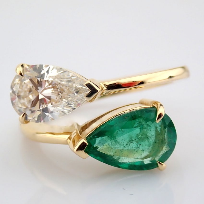 Pear Cut Lab-Grown Diamond Ring - 3.29 Total Carat (IGI Certified): Title: Pear Cut Lab-Grown Diamond Ring - 3.29 Total Carat (IGI Certified) Description: -------------------------------------------------- METALS AND WEIGHTS : -14K Yellow Gold 4.86 gr