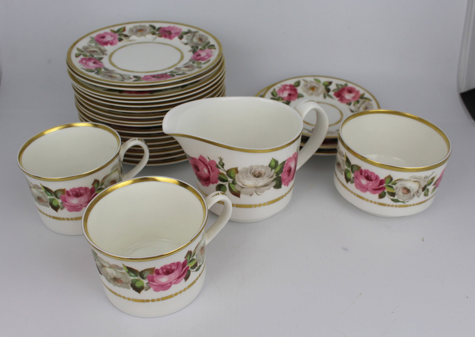 Collection of Royal Worcester Royal Garden Pattern: Title: Collection of Royal Worcester Royal Garden Pattern Description: Collection of Royal Worcester Royal Garden Pattern All pieces pictured, 16 side plates, 2 tea saucers, 1 coffee saucer, 2 tea
