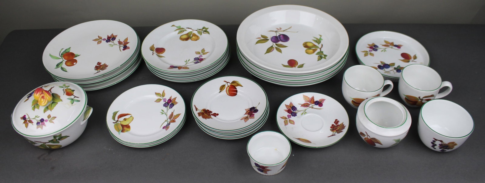 Collection of Royal Worcester Evesham Vale (1 of 4)