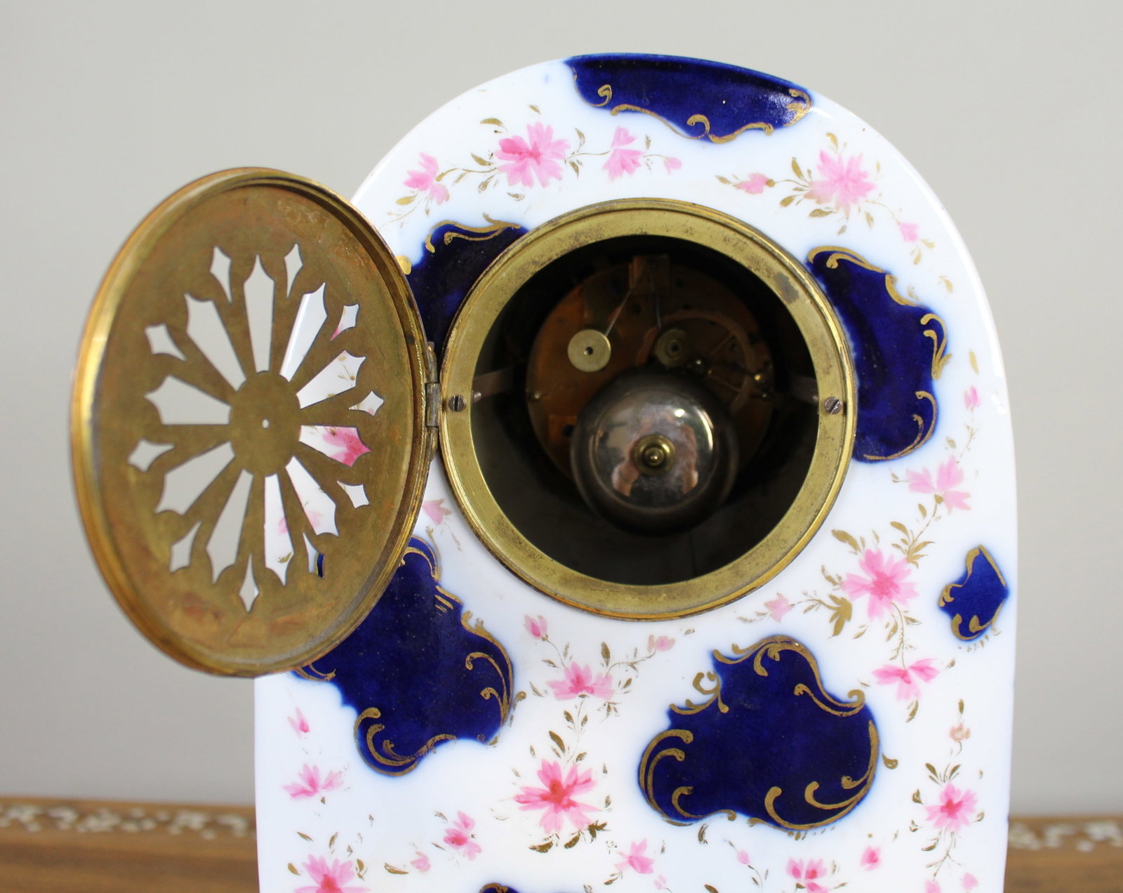 Mid-19th Century French Porcelain Rococo Revival Mantel Clock - 7