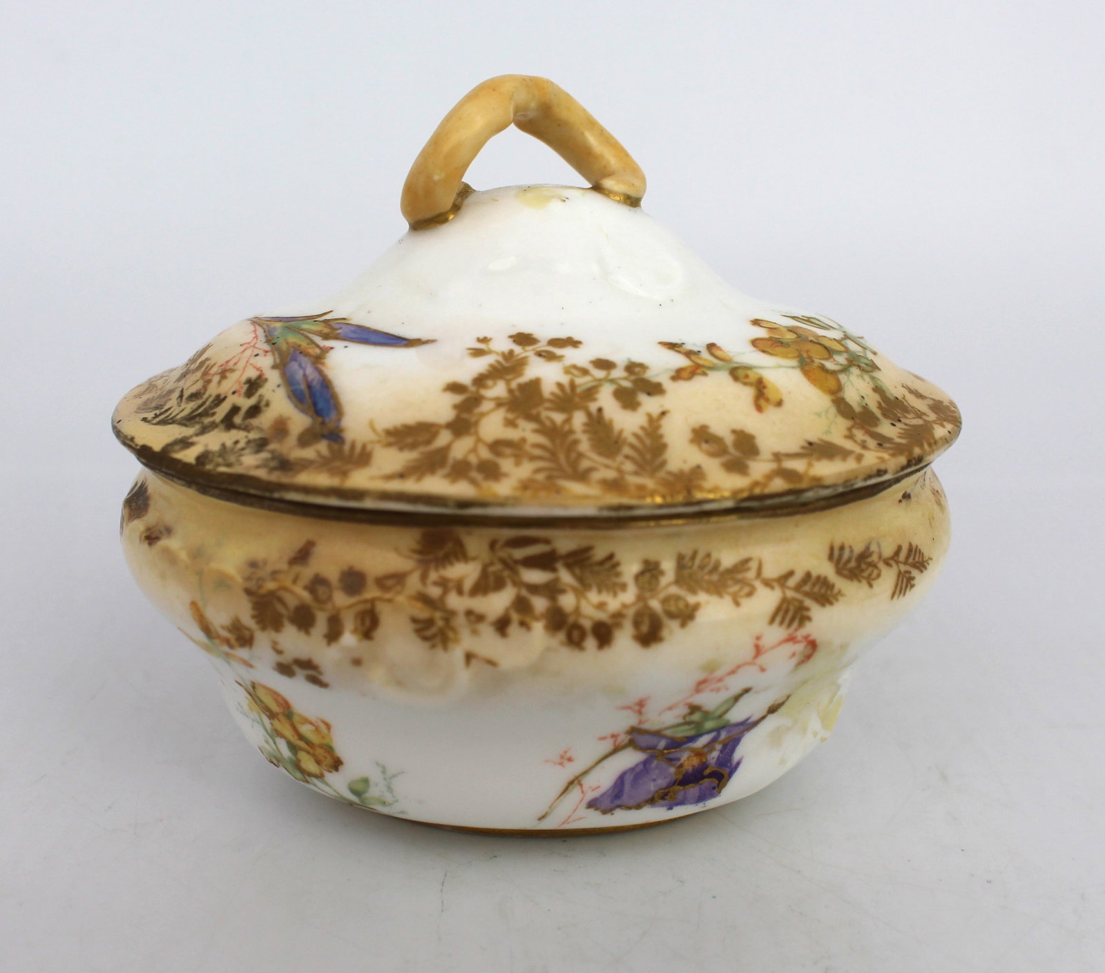 Small Royal Doulton Lidded Bowl c.1900 - 3