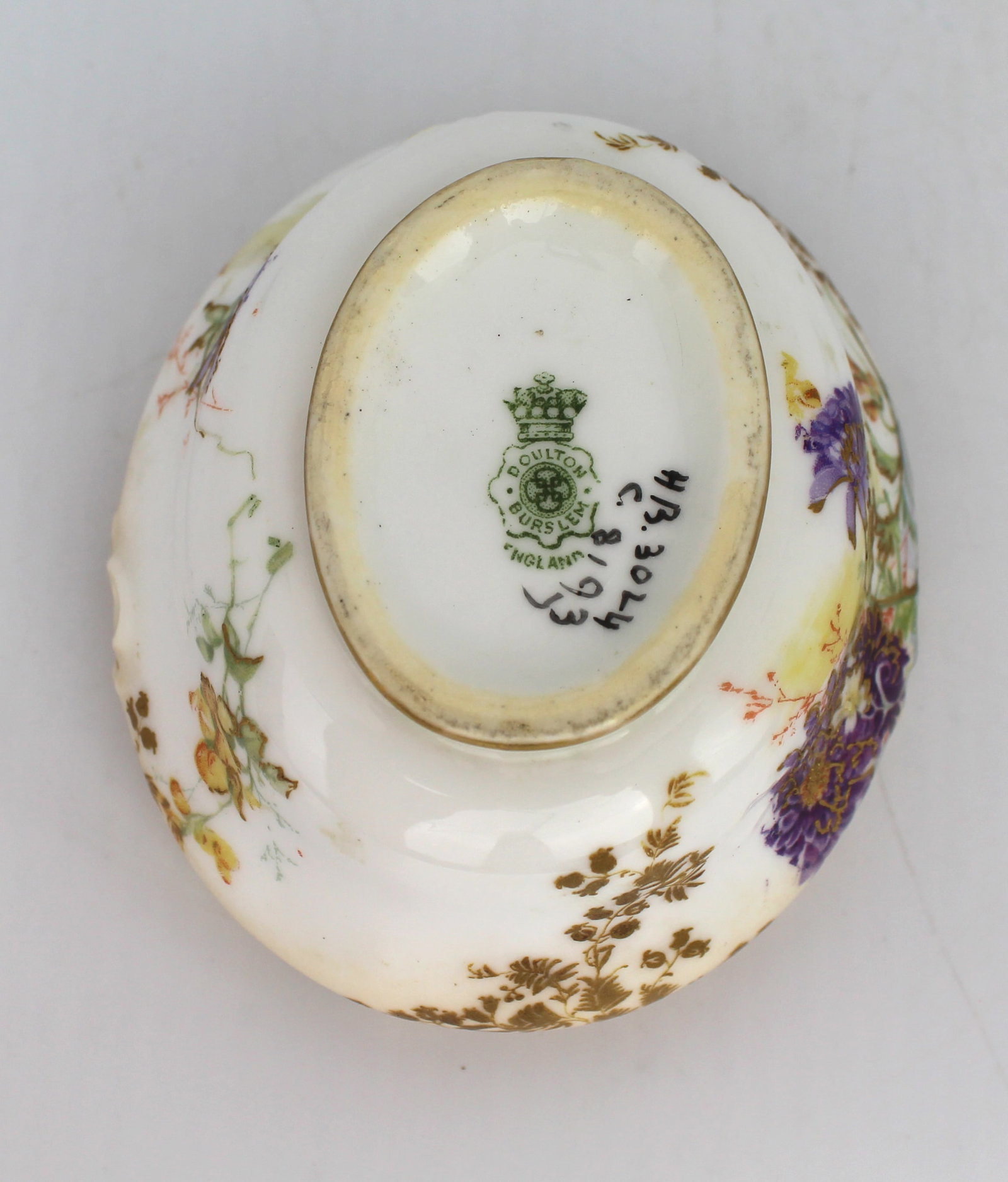 Small Royal Doulton Lidded Bowl c.1900 - 5