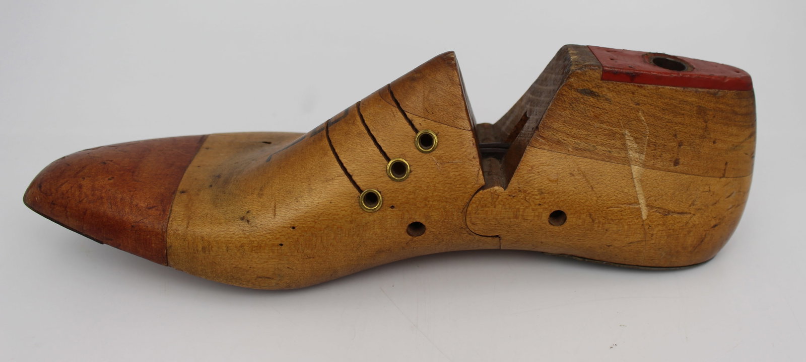 Vintage Wooden Shoe Last by Regis & Lewis Ltd – Size 7F - 3