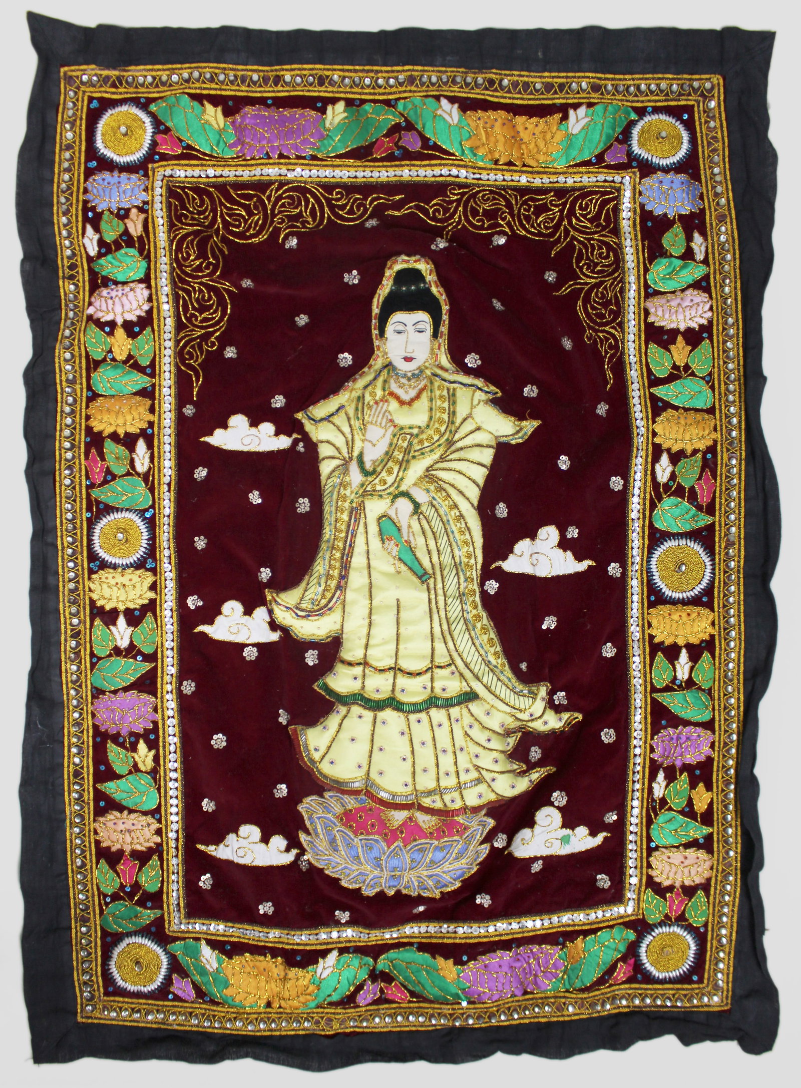 Vintage Chinese Embroidered Silk Wall Hanging: Title: Vintage Chinese Embroidered Silk Wall Hanging Description: Vintage Chinese Embroidered Silk Wall Hanging – Guanyin, 68 x 96 cm Striking vintage Chinese textile wall hanging, finely