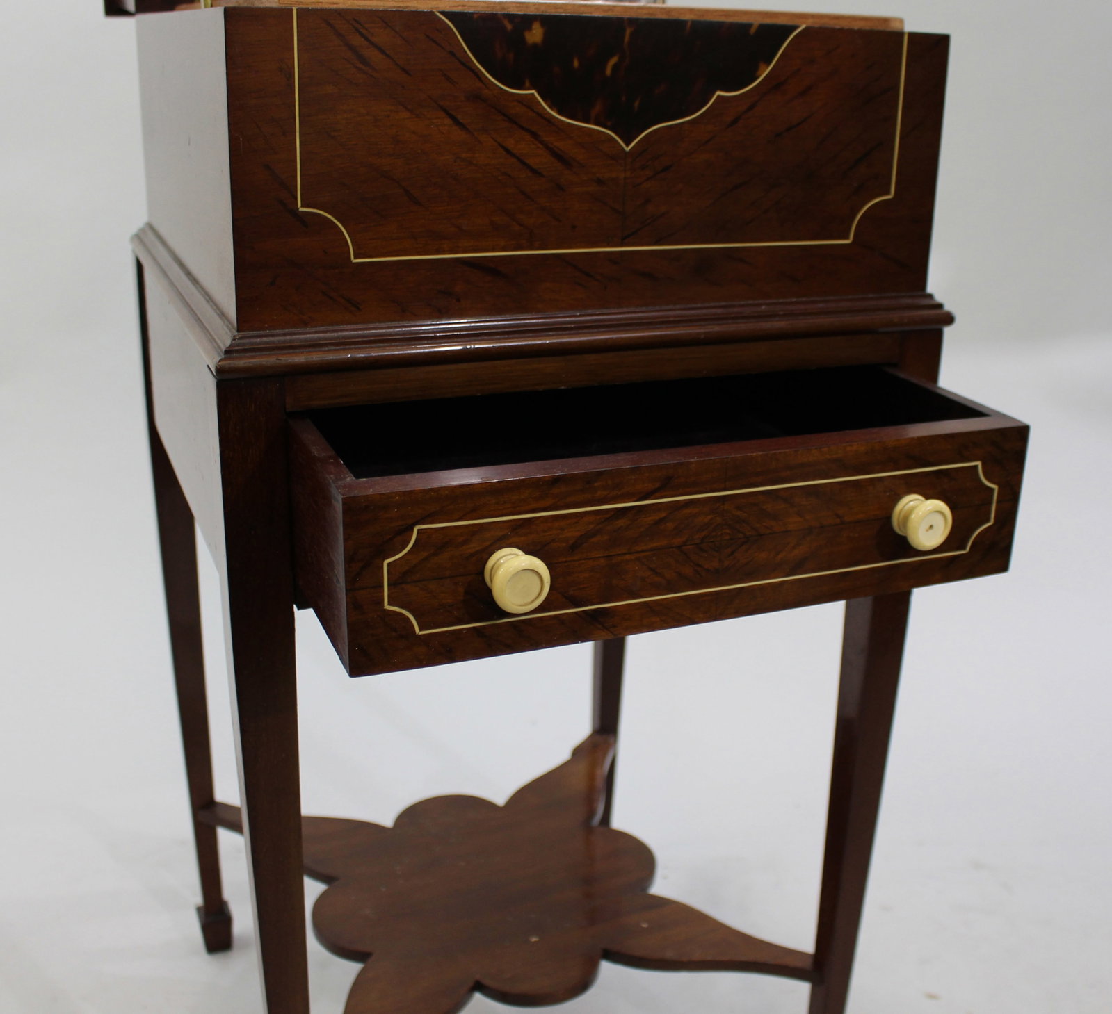 Regency Era Mahogany Works Table with Decorative Inlay - 10