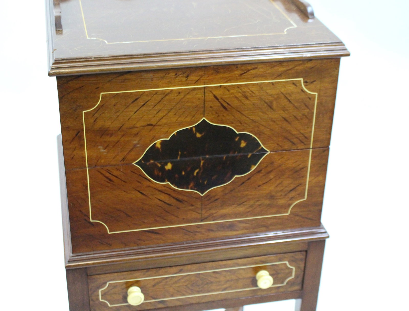 Regency Era Mahogany Works Table with Decorative Inlay - 6