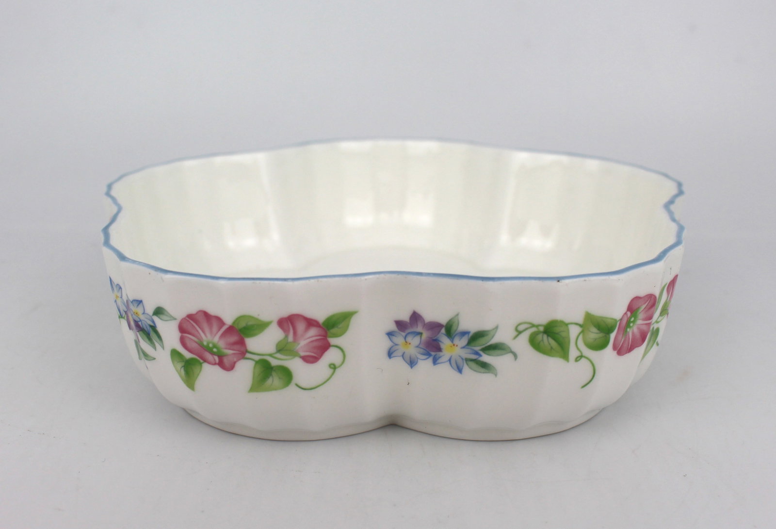 Pair of Royal Worcester English Garden Blue Scalloped Bowls - 2