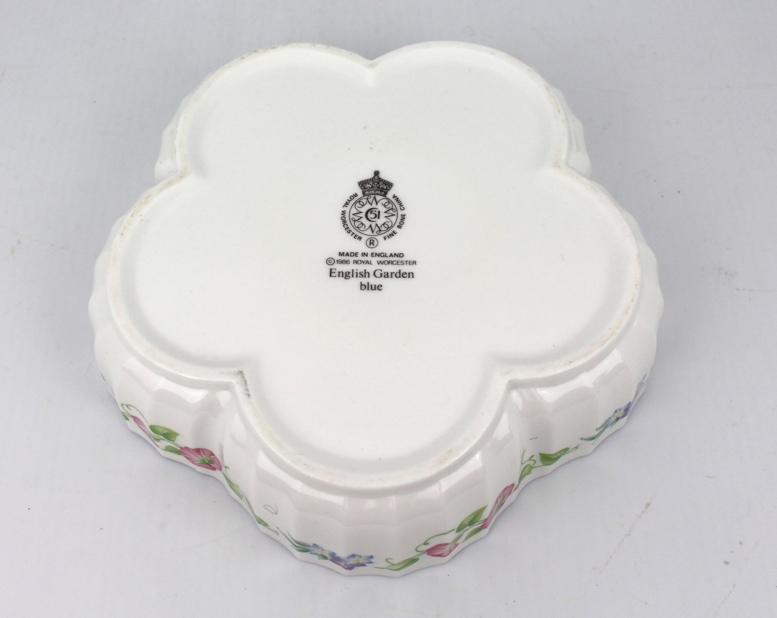 Pair of Royal Worcester English Garden Blue Scalloped Bowls - 5