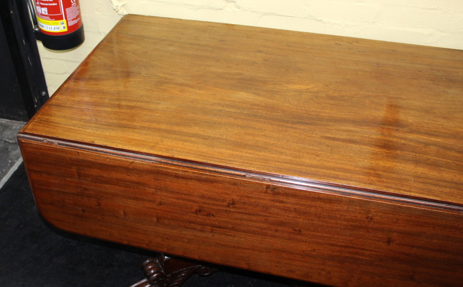 Antique William IV Mahogany Drop-Leaf Centre Table - 3
