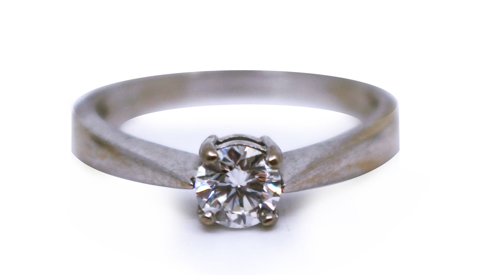 Round Brilliant Cut 0.53 Carat Diamond White Gold Ring - 4