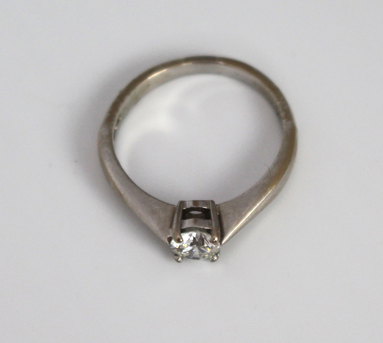 Round Brilliant Cut 0.53 Carat Diamond White Gold Ring - 5