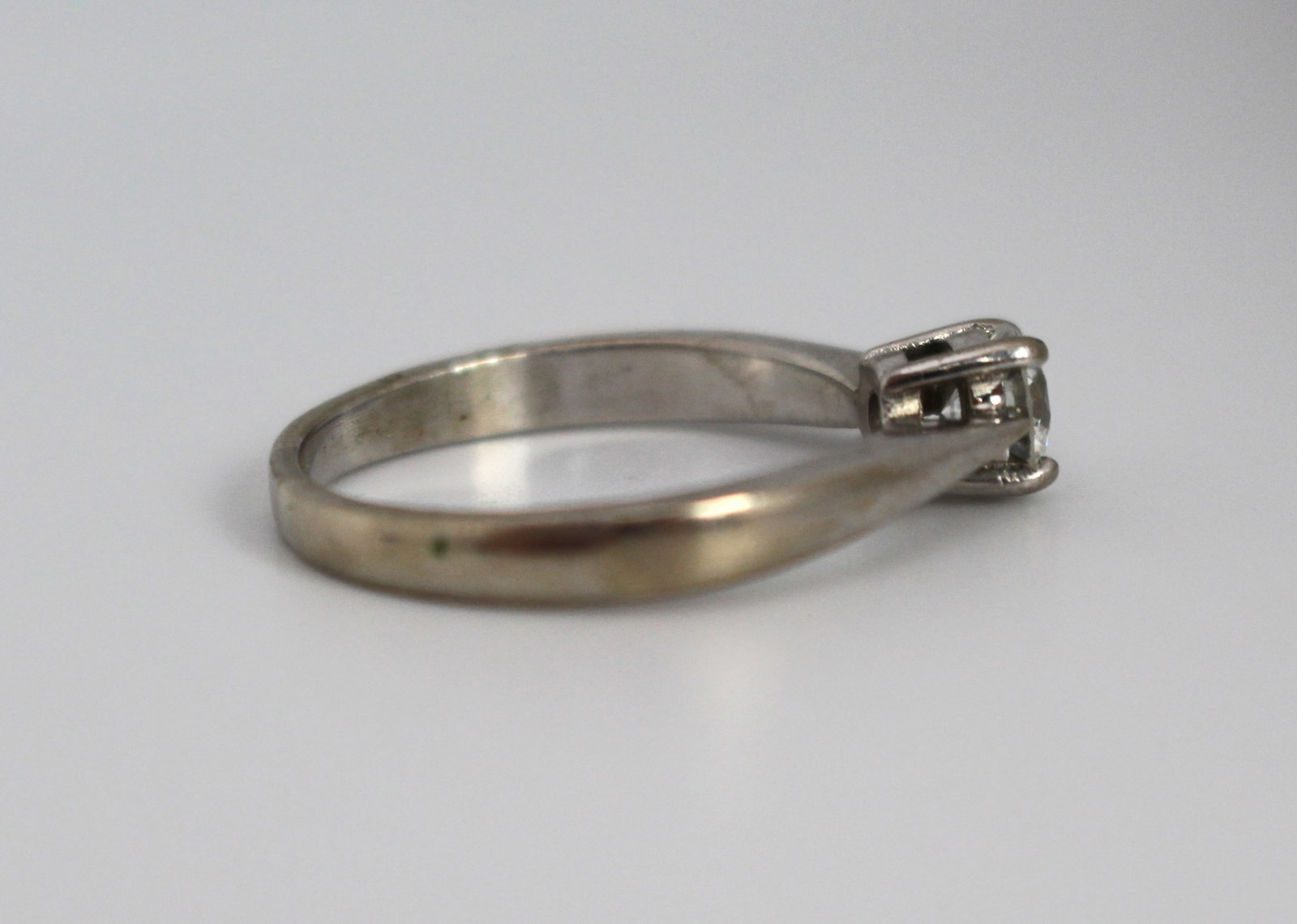 Round Brilliant Cut 0.53 Carat Diamond White Gold Ring - 6