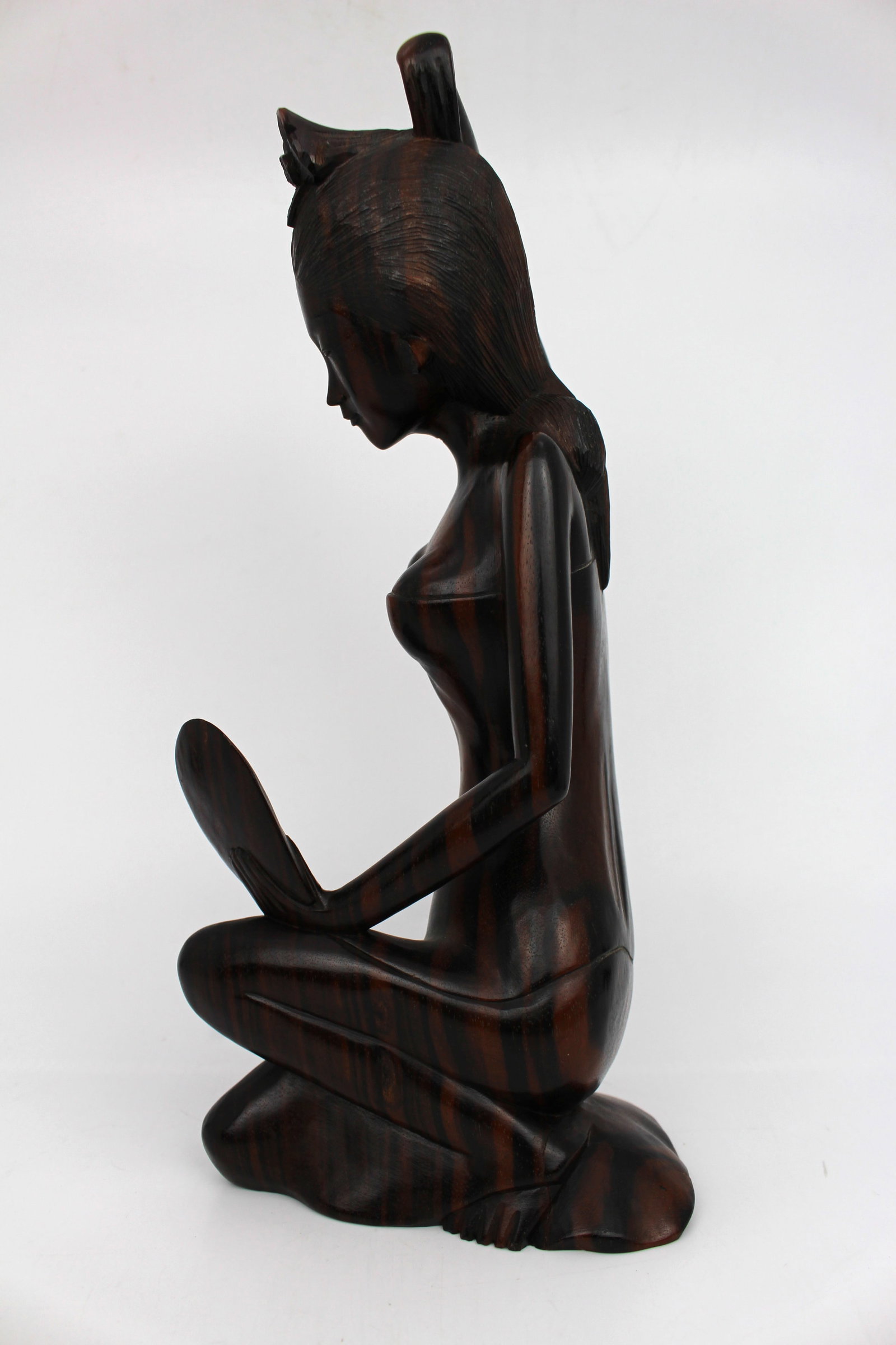 Vintage Balinese Hardwood Sculpture – Seated Woman with Mirror - 2