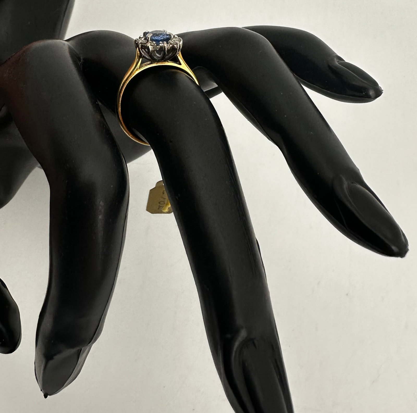 Vintage Cornflower Blue Sapphire & Diamond 18 ct. Cluster Ring - 6