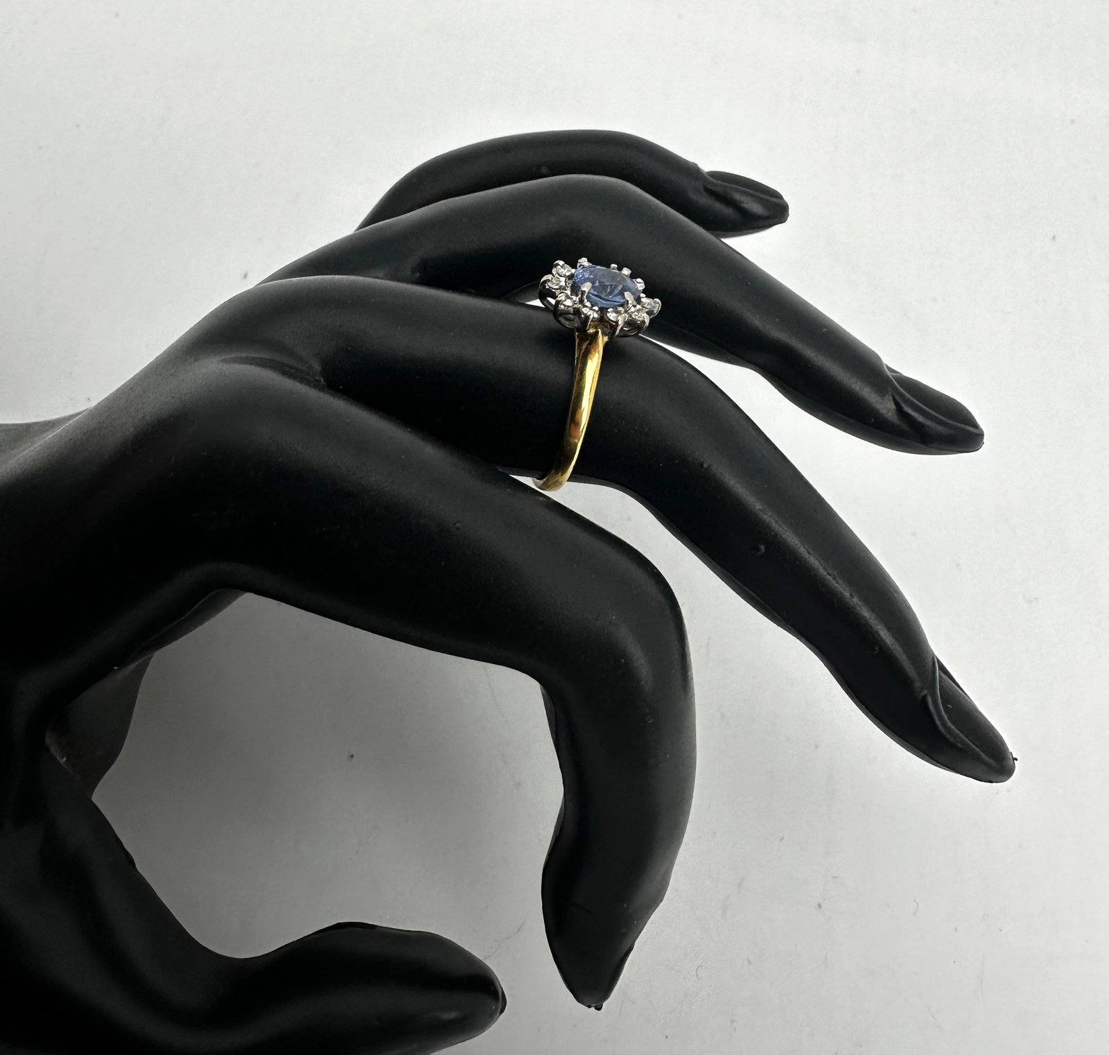 Vintage Cornflower Blue Sapphire & Diamond 18 ct. Cluster Ring - 8
