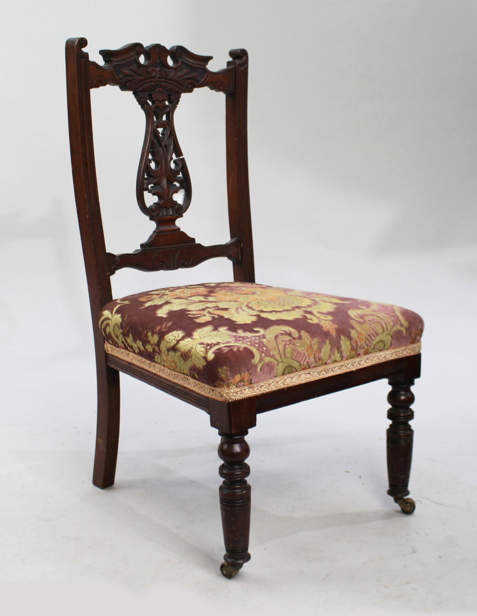 Edwardian Mahogany Nursing Chair with Upholstered Seat: Title: Edwardian Mahogany Nursing Chair with Upholstered Seat Description: Edwardian Mahogany Nursing Chair An antique Edwardian nursing chair in mahogany, of small proportions. The back features a