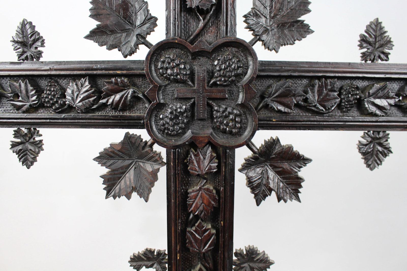 Large Antique 19th Century Carved Black Forest Cross - 7