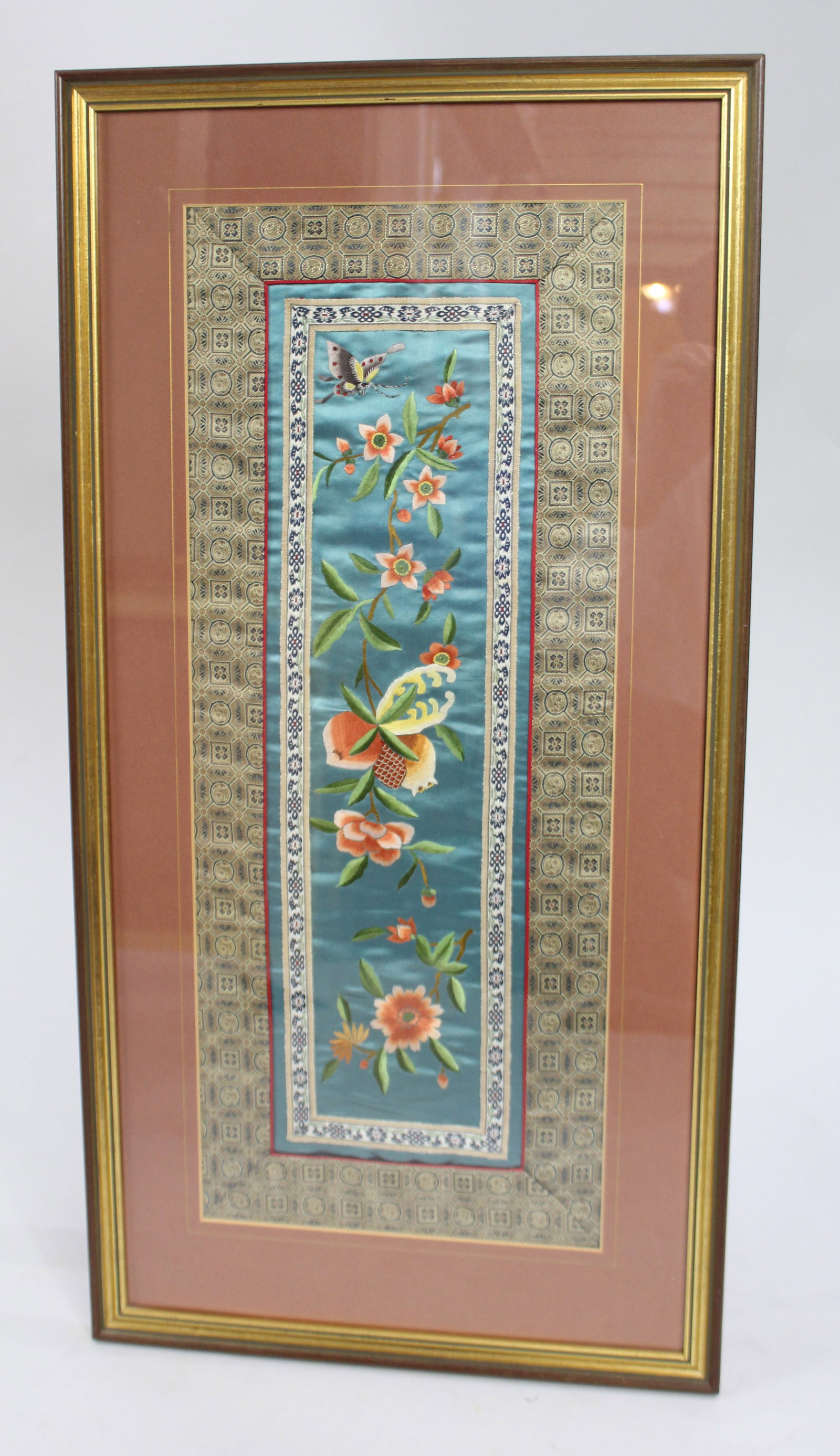 Antique Chinese Silk Embroidery Panel c.1900: Title: Antique Chinese Silk Embroidery Panel c.1900 Description: Antique Chinese Silk Embroidery Panel c.1900 Late Qing Dynasty, China Offered for sale is a finely worked Chinese
