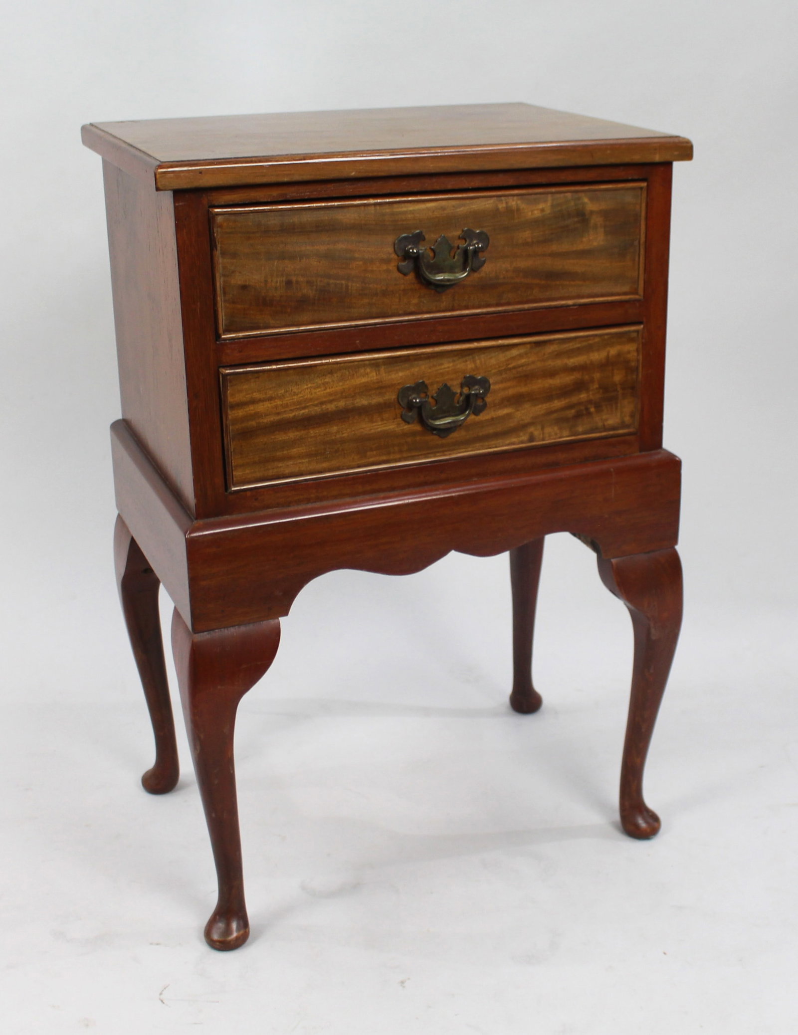 Vintage Mahogany Two Drawer Chest of Drawers: Title: Vintage Mahogany Two Drawer Chest of Drawers Description: Vintage Mahogany Two Drawer Chest of Drawers Measures 45 x 32 x 67 (height) cm. Sound structure. Good colour. Some marks to finish in