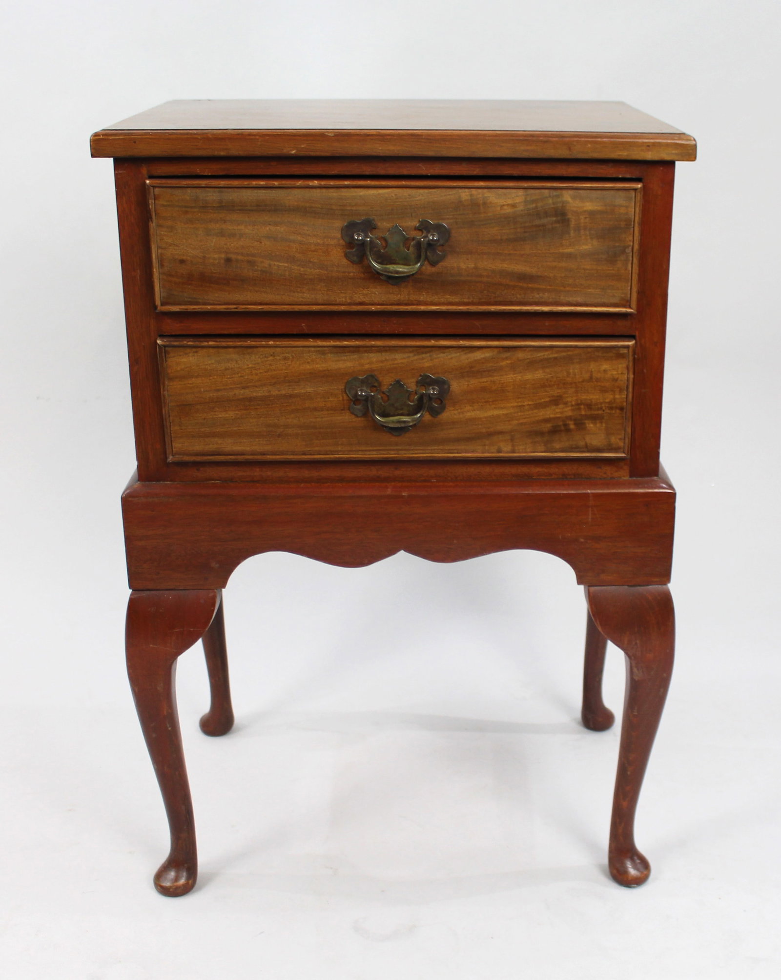 Vintage Mahogany Two Drawer Chest of Drawers - 2