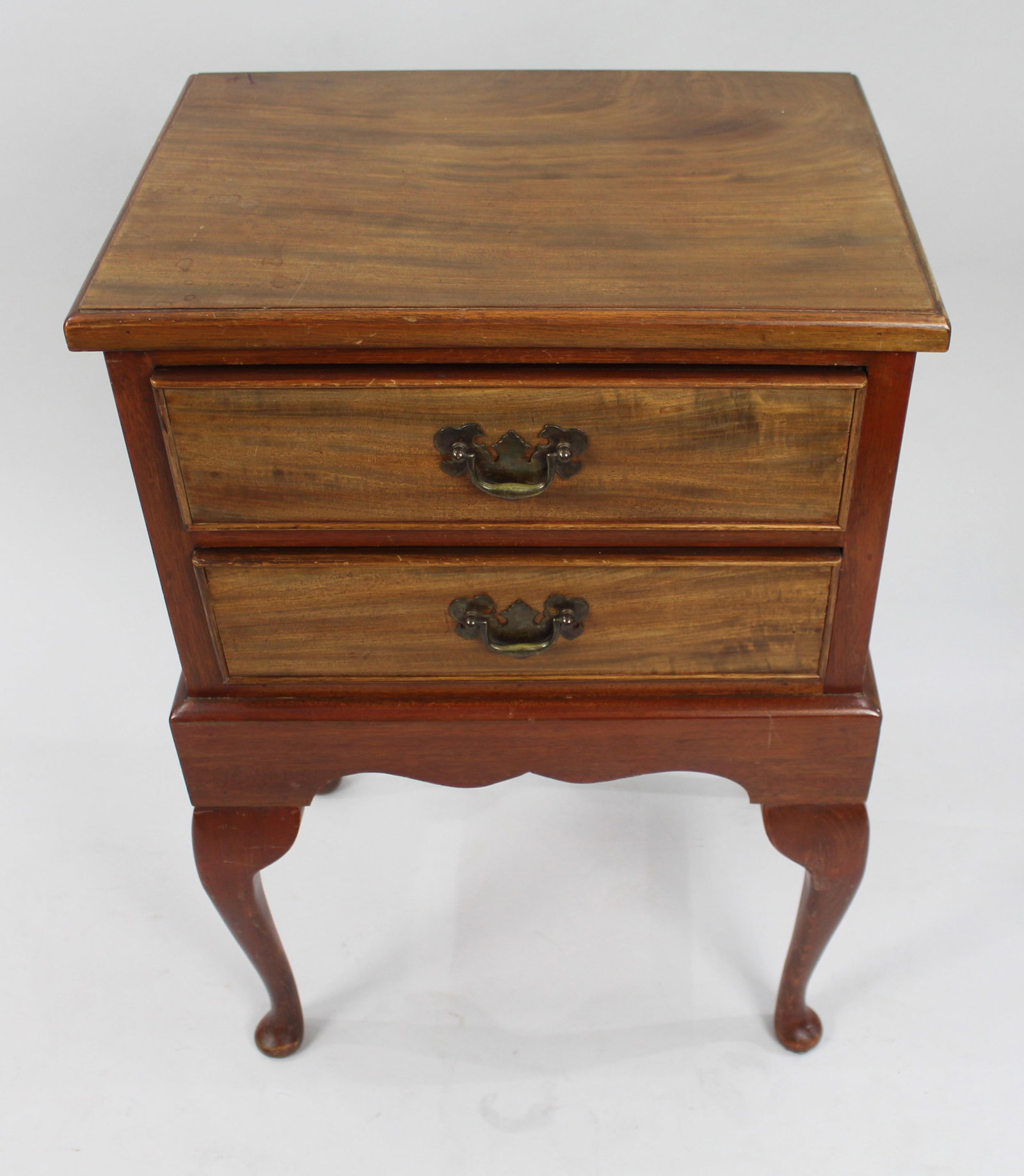 Vintage Mahogany Two Drawer Chest of Drawers - 3