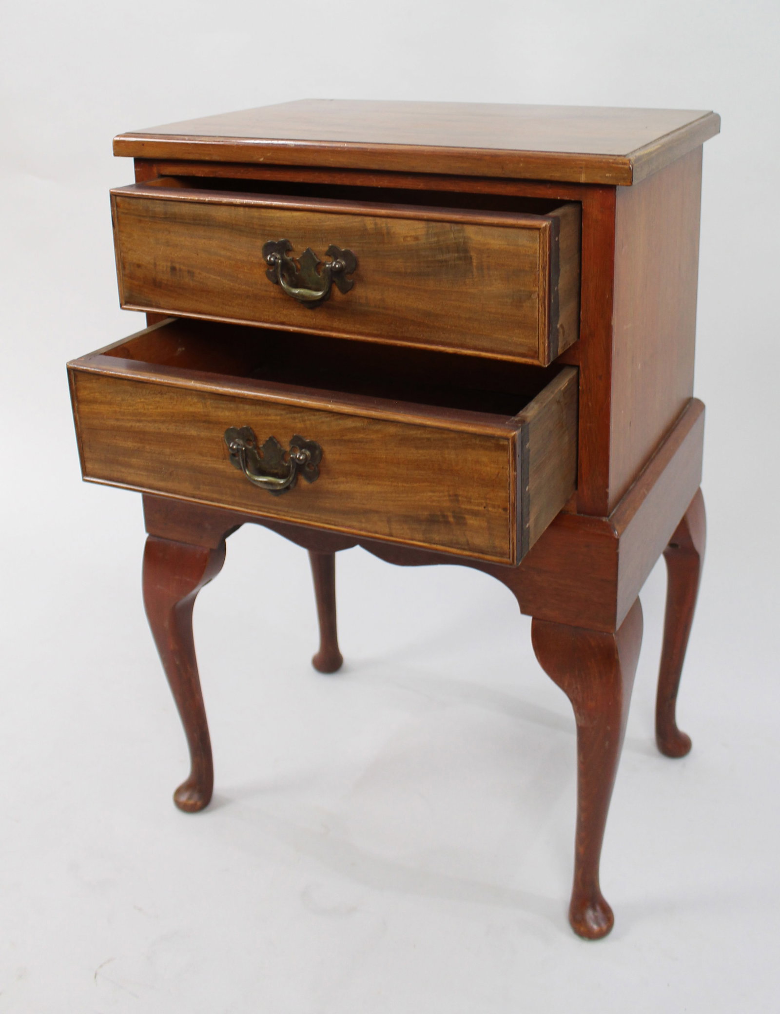 Vintage Mahogany Two Drawer Chest of Drawers - 4