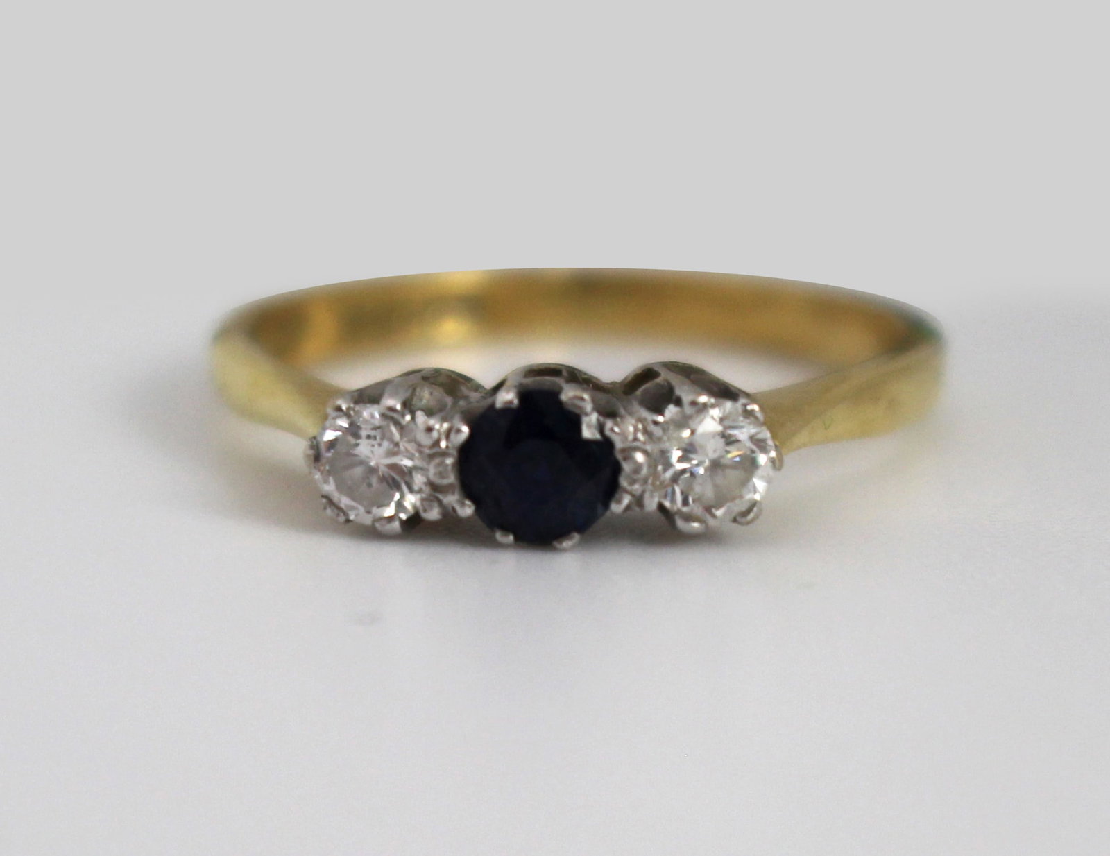 Sapphire & Diamond 18ct Gold Ring: Title: Sapphire & Diamond 18ct Gold Ring Description: Sapphire & Diamond 18ct Gold Ring. Ring size: M (British) / 6.25 (US). Weight: 2.4 g. Sapphire approximately 4mm in diamete