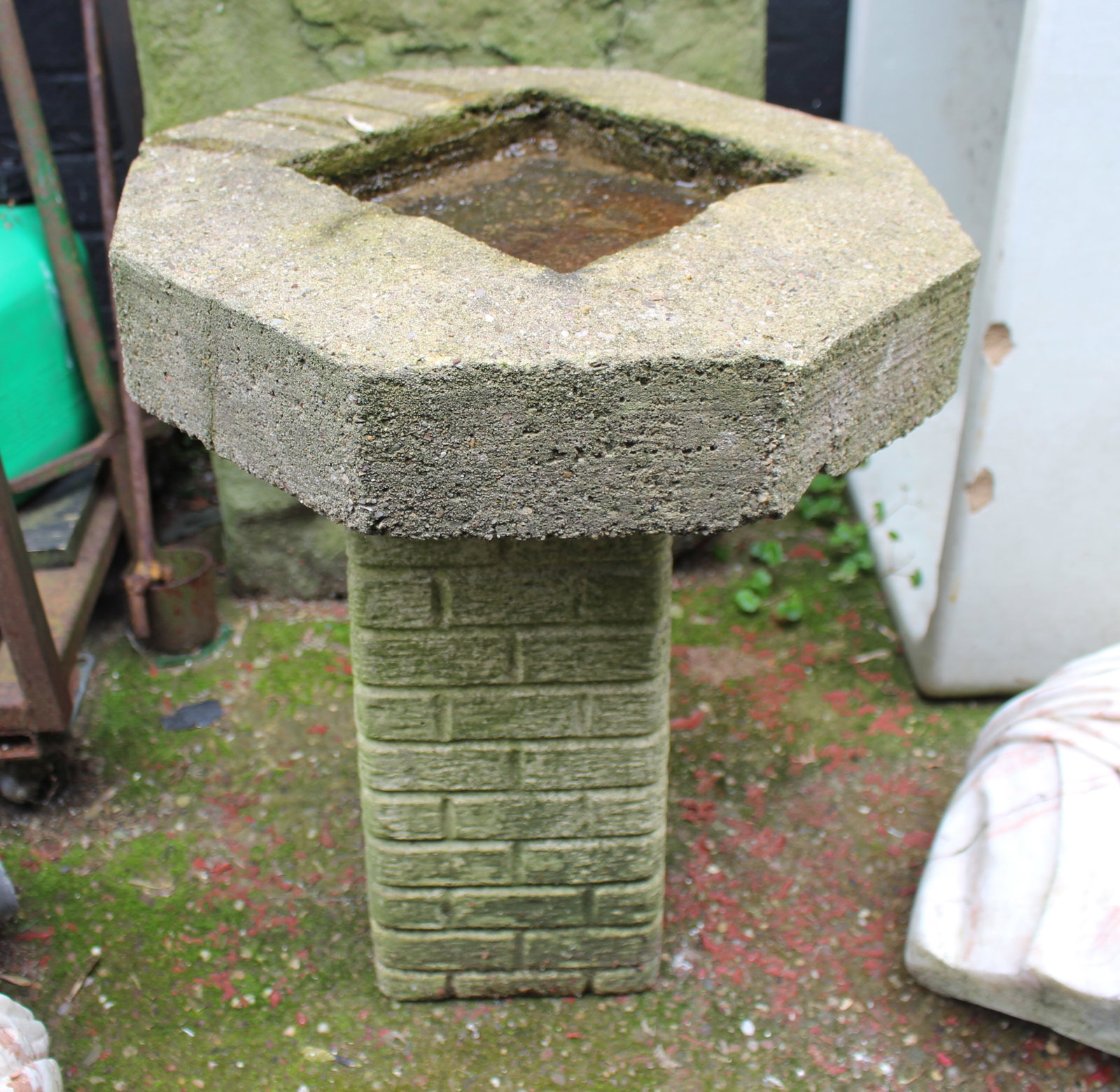 Stone Effect Bird Bath: Title: Stone Effect Bird Bath Description: Stone Effect Bird Bath Width: 39 cm. Height: 51 cm Vintage Condition: Used Delivery option: Collection & Delivery Location: WR1 Category: Collectables