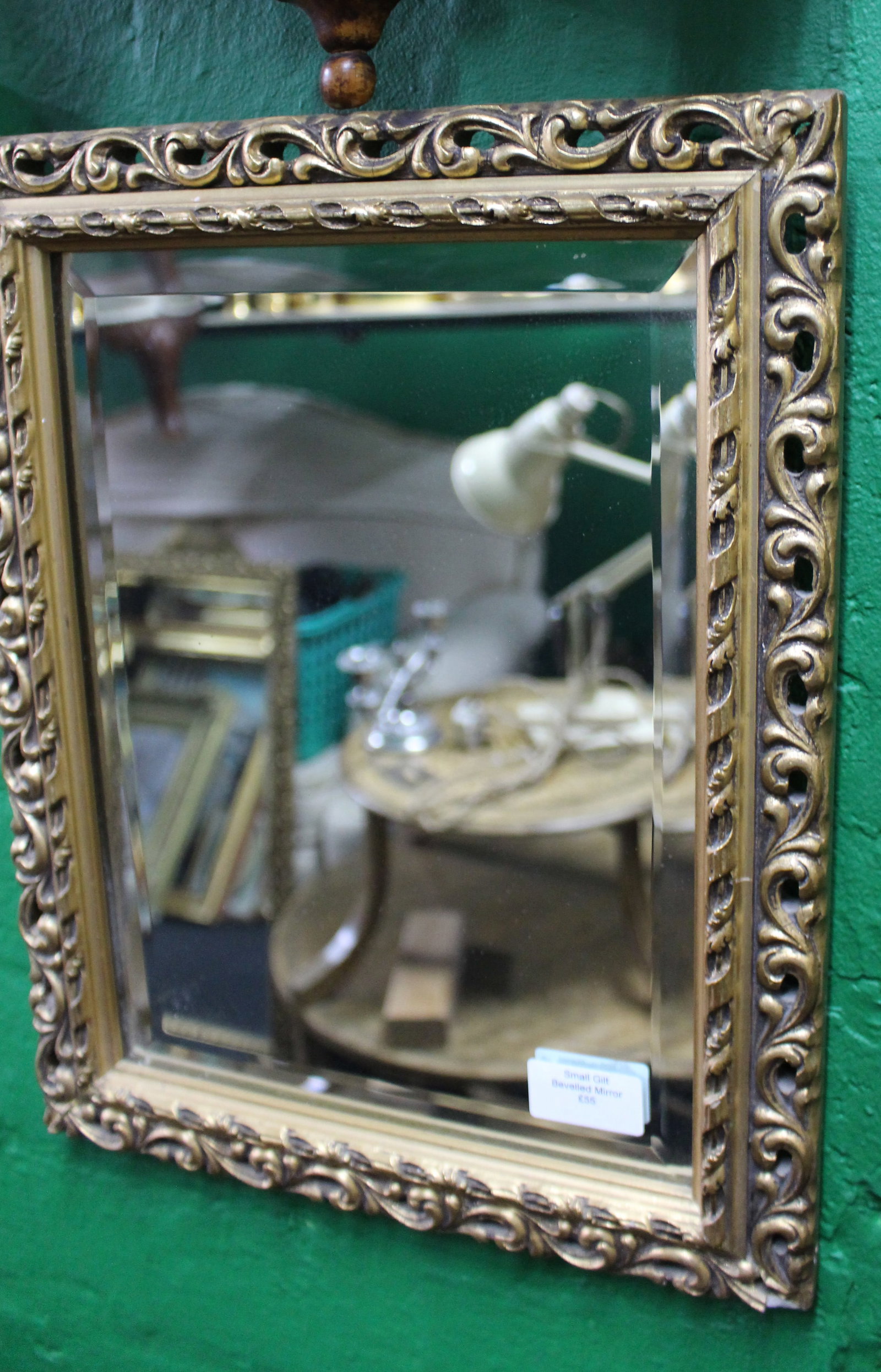 Small Vintage Gilt Mirror: Title: Small Vintage Gilt Mirror Description: Measures 29.5 x 37 cm Condition: Used Delivery option: Collection & Delivery Location: WR1 Category: Collectables