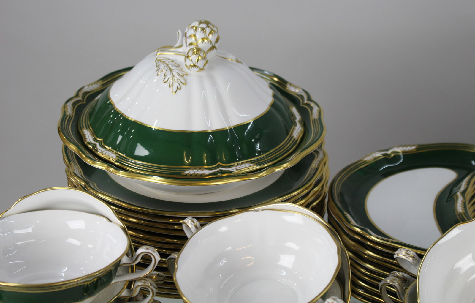 Fine Spode Harrogate Pattern 8 Place Dinner Service - 3