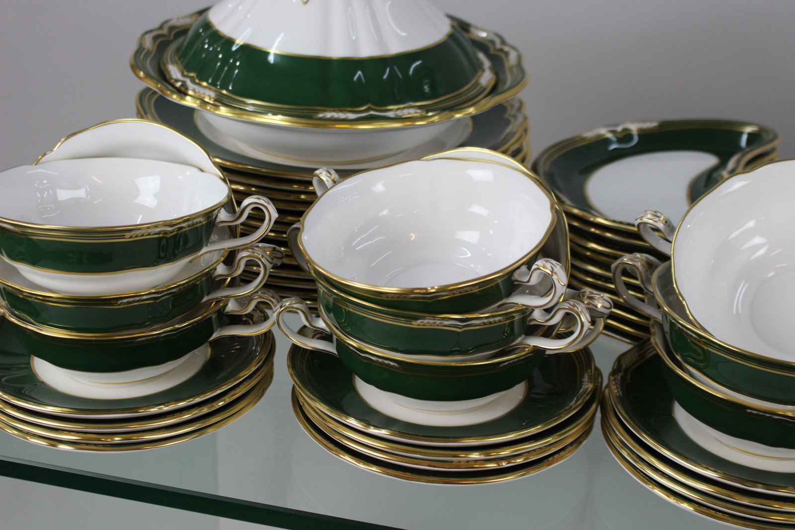 Fine Spode Harrogate Pattern 8 Place Dinner Service - 4