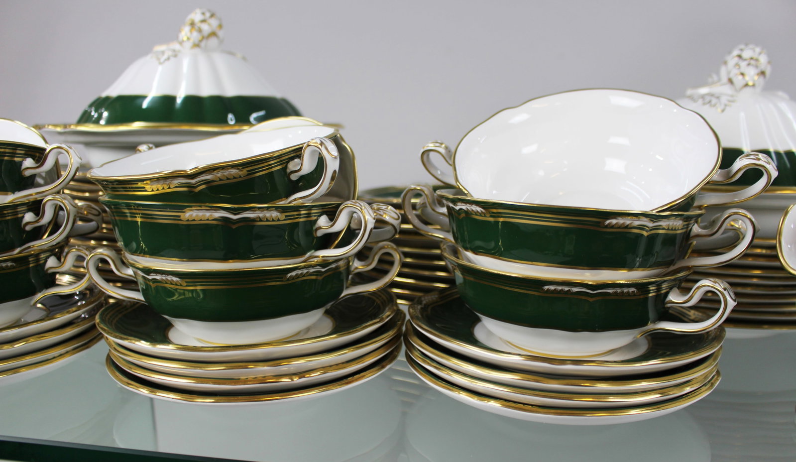 Fine Spode Harrogate Pattern 8 Place Dinner Service - 9