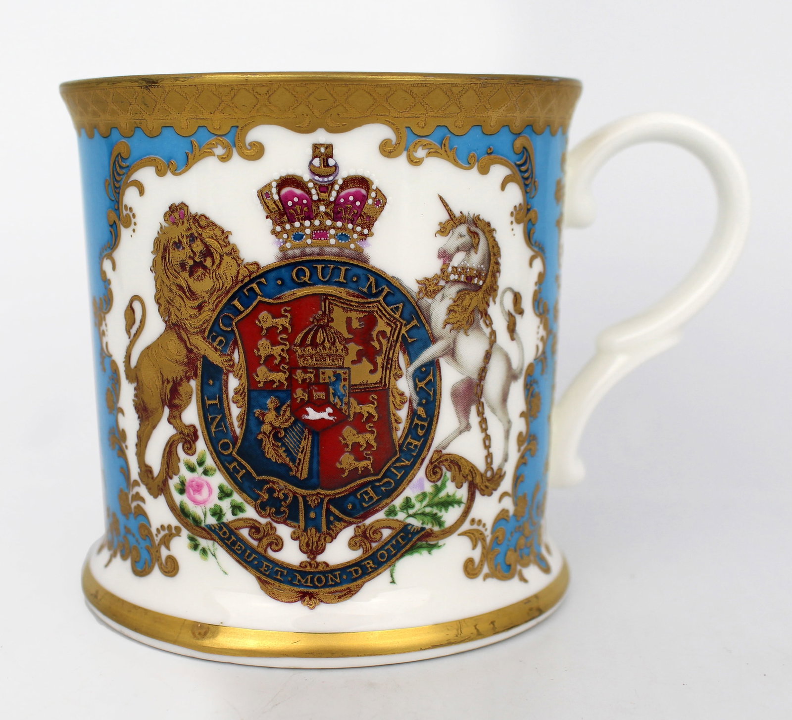 Set of 6 Royal Collection Tankards: Title: Set of 6 Royal Collection Tankards Description: Set of 6 Royal Collection Tankards Measures 10.5 x 8 x 8 (height) cm Very good condition; no chips, cracks or repairs Condition: Used Delivery