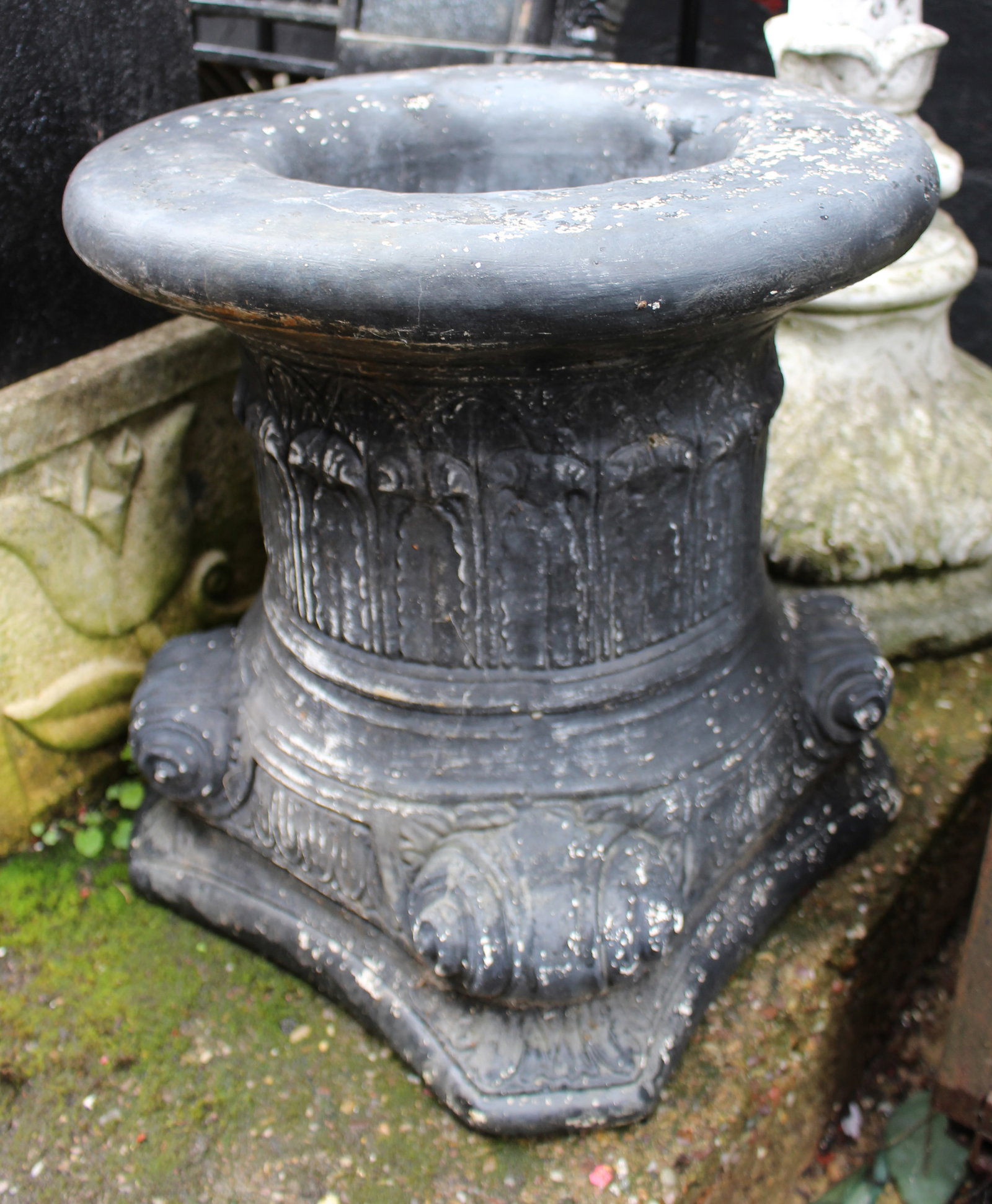 Vintage Painted Composite Stone Pedestal Stand: Title: Vintage Painted Composite Stone Pedestal Stand Description: Vintage Painted Composite Stone Pedestal Stand Condition: Used Delivery option: Collection & Delivery Location: WR1 Category: